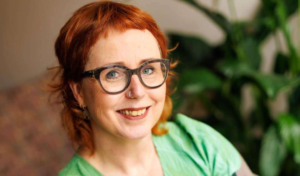 Portret van Nicole Schildkamp, haarstylist en eigenaar van Kapsels Enzo in Oldenzaal